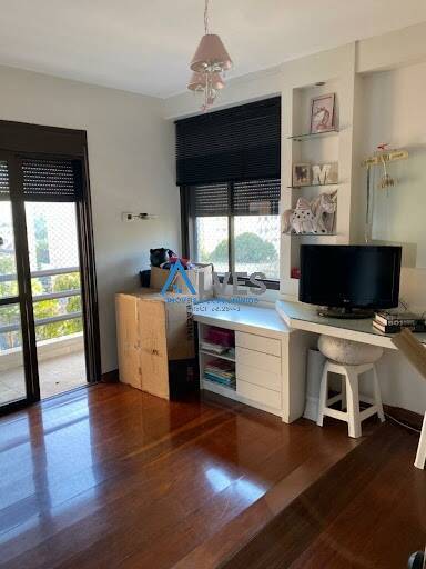 Apartamento à venda com 3 quartos, 209m² - Foto 32