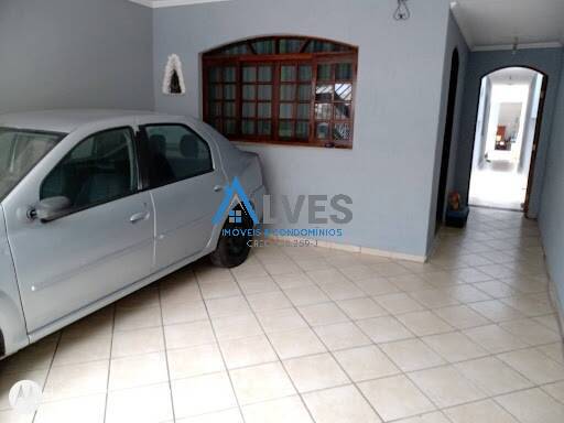 Casa à venda com 3 quartos, 180m² - Foto 1