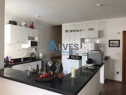 Apartamento à venda com 3 quartos, 180m² - Foto 1