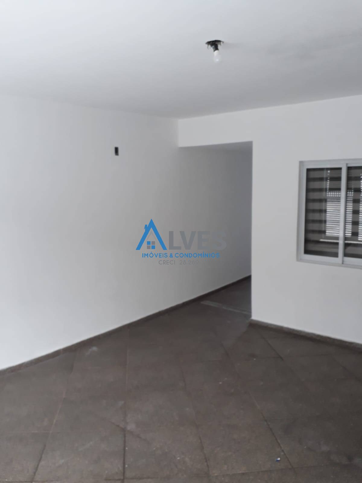 Casa à venda com 3 quartos, 197m² - Foto 1