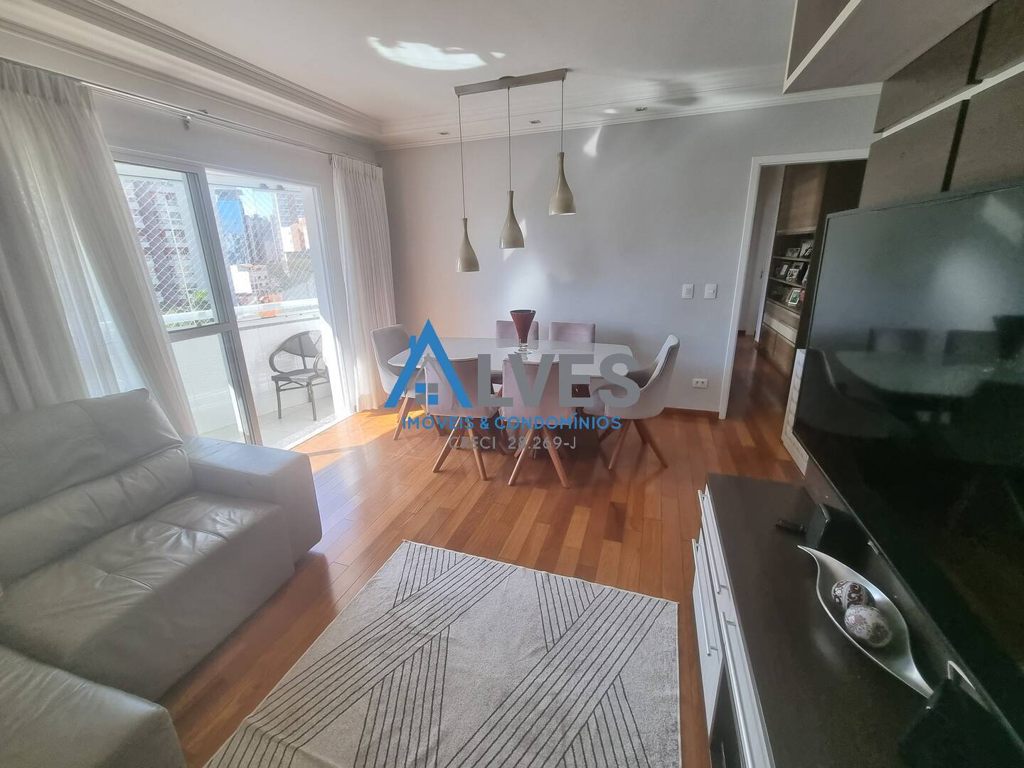 Apartamento à venda com 3 quartos, 110m² - Foto 1