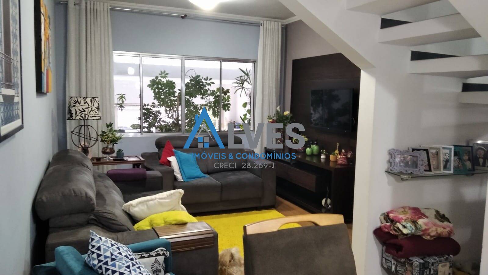 Casa à venda com 3 quartos, 250m² - Foto 1