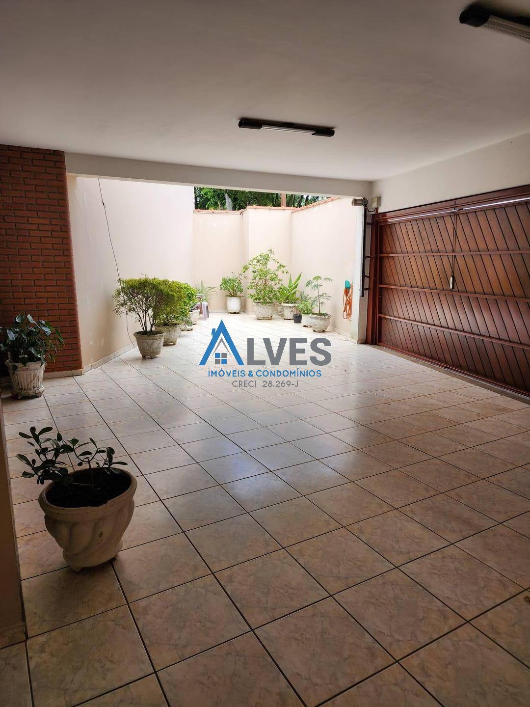 Casa à venda com 3 quartos, 202m² - Foto 1