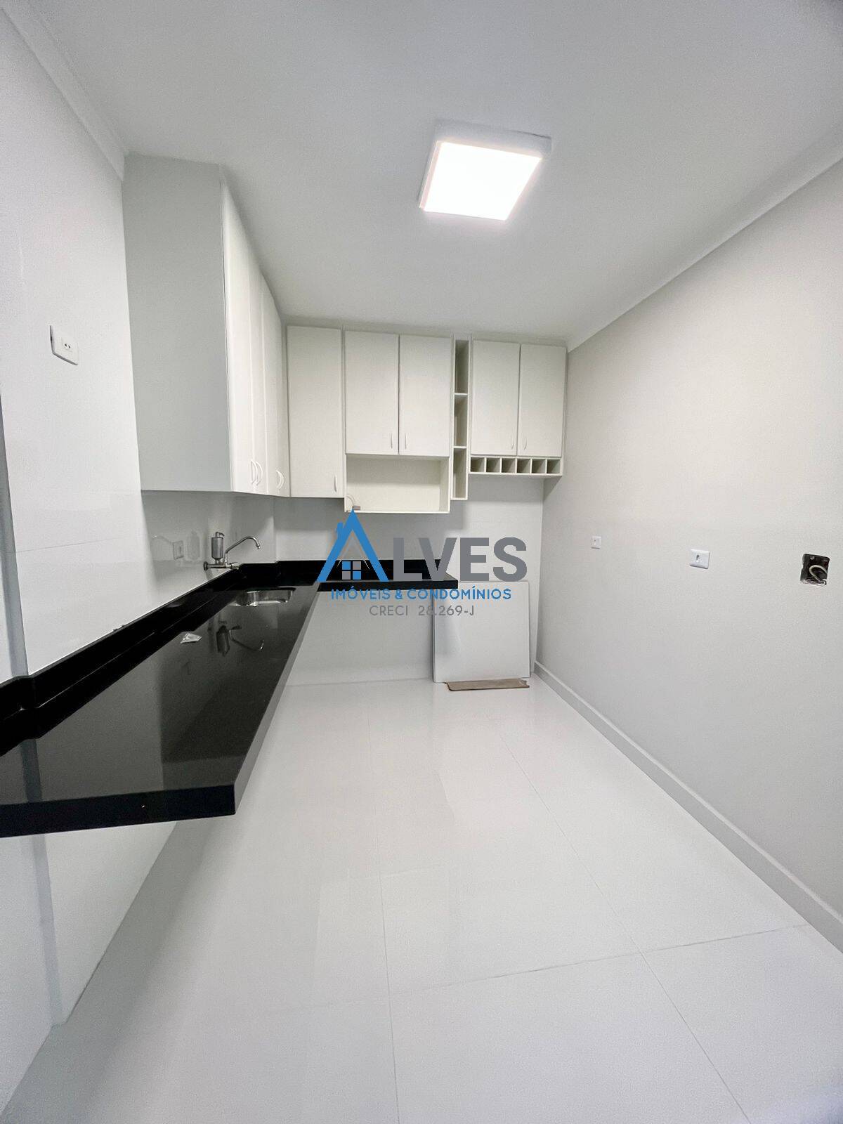 Apartamento à venda com 2 quartos, 61m² - Foto 5