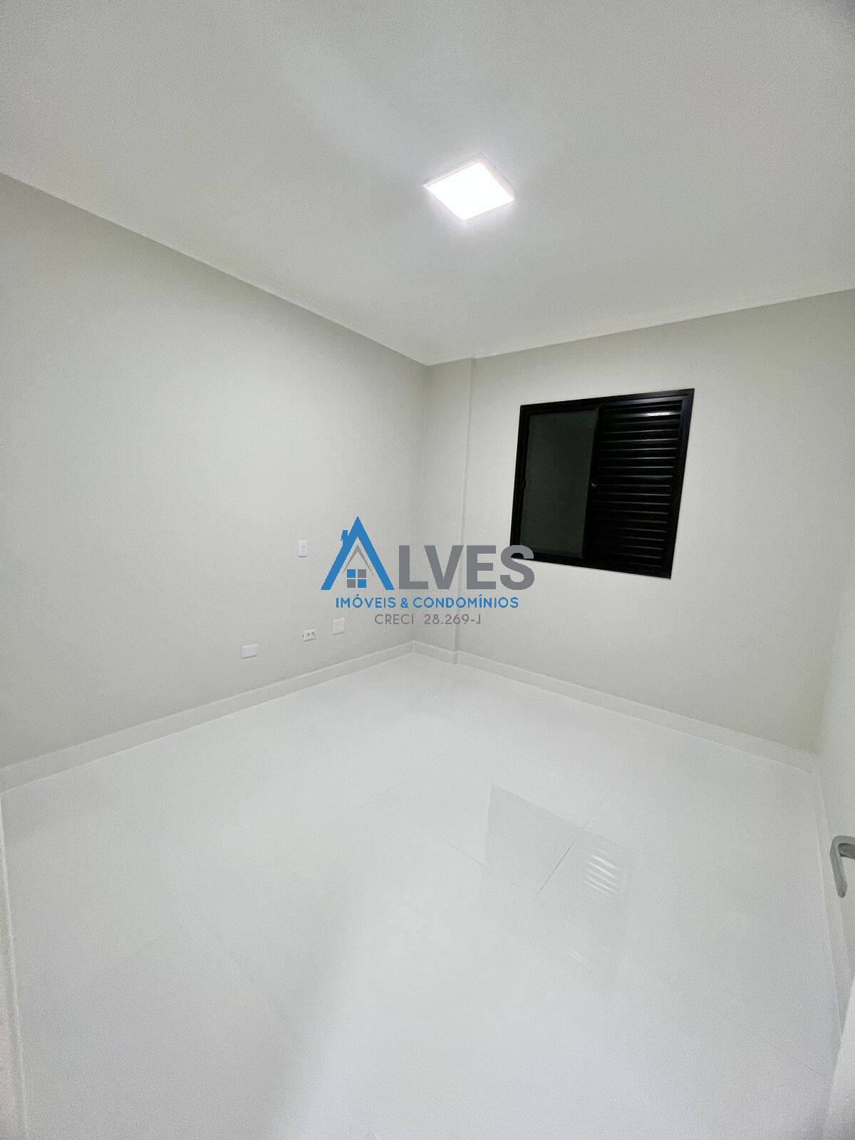 Apartamento à venda com 2 quartos, 61m² - Foto 11