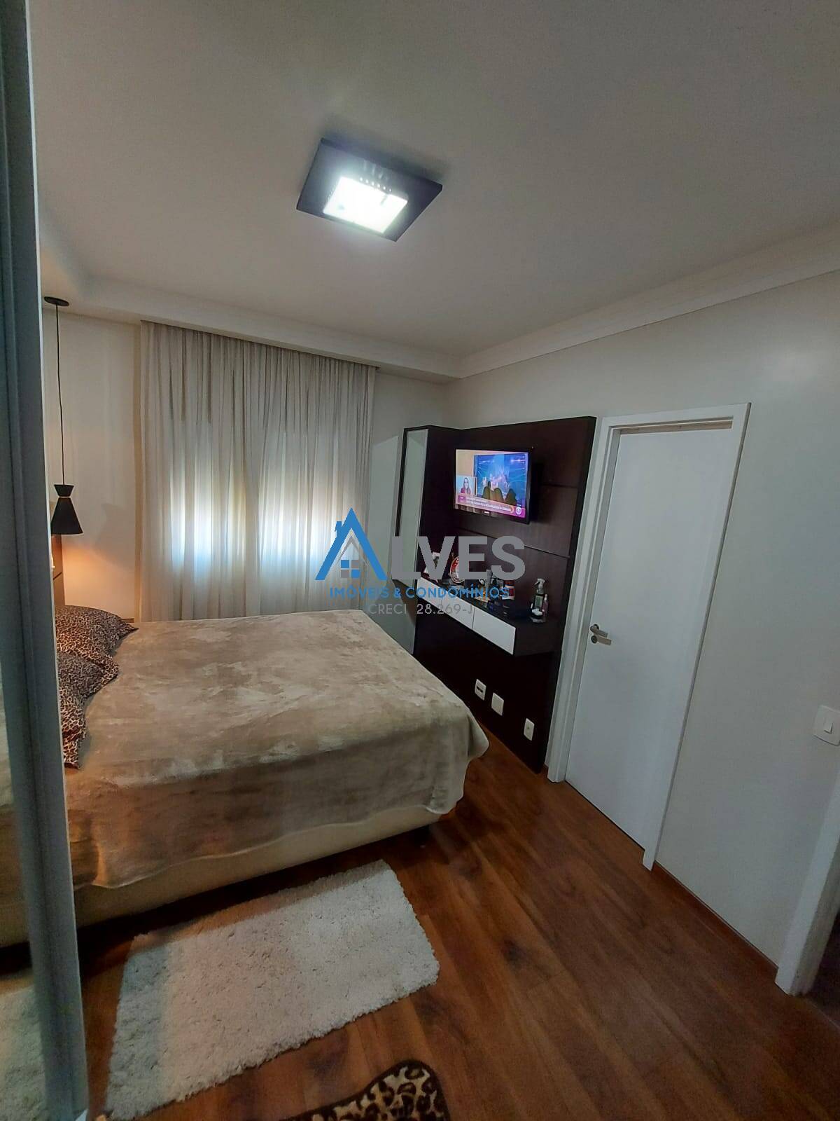 Apartamento à venda com 4 quartos, 139m² - Foto 2