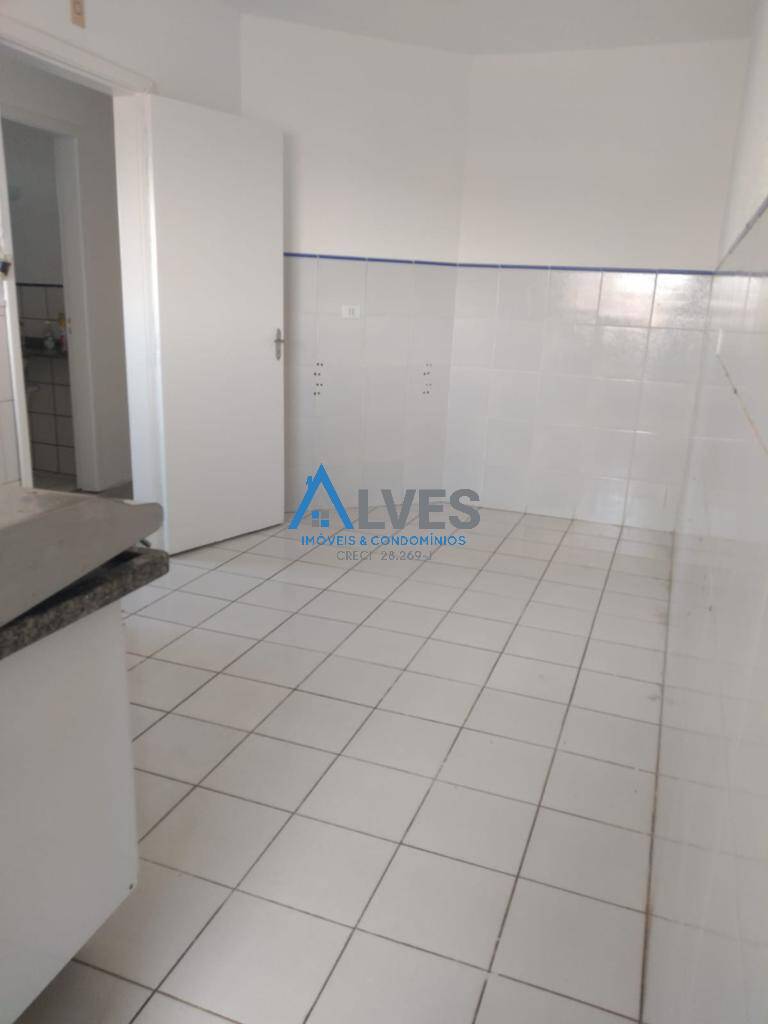 Apartamento à venda com 2 quartos, 79m² - Foto 2