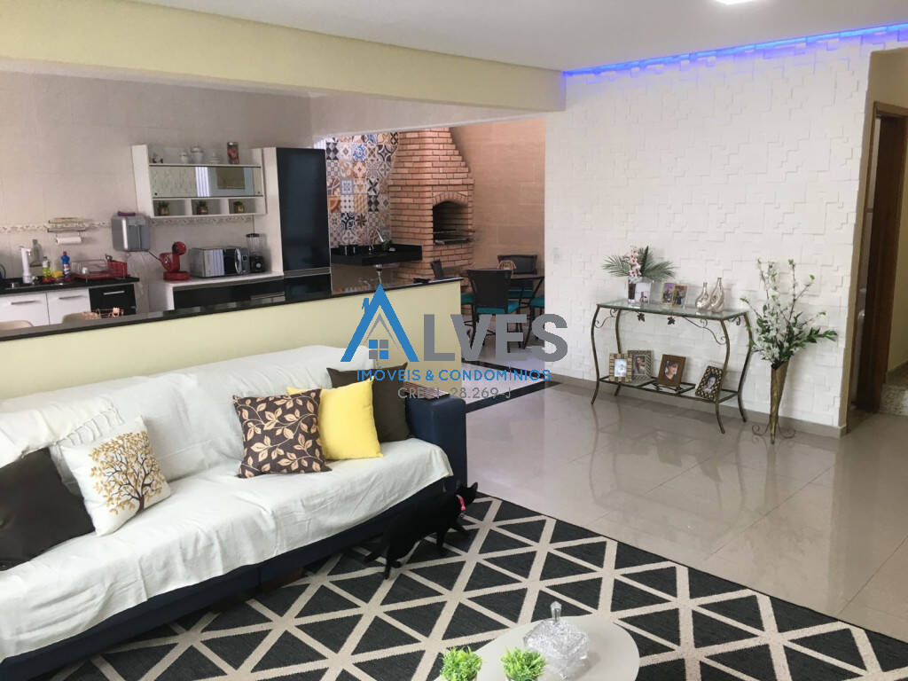 Sobrado à venda com 3 quartos, 180m² - Foto 1