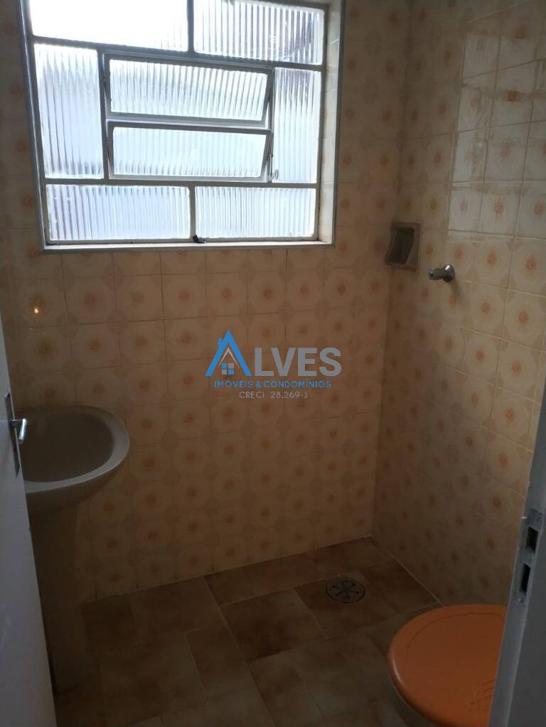 Casa à venda com 4 quartos, 200m² - Foto 2