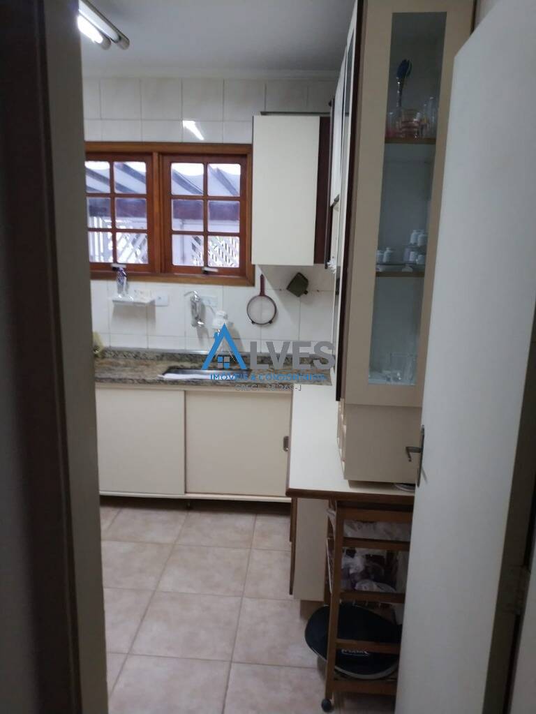 Casa à venda com 4 quartos, 200m² - Foto 14