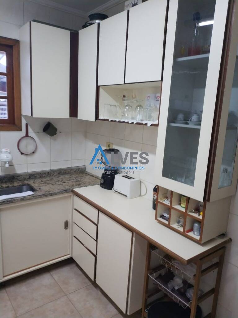 Casa à venda com 4 quartos, 200m² - Foto 13