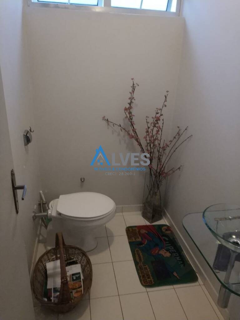 Casa à venda com 4 quartos, 200m² - Foto 12