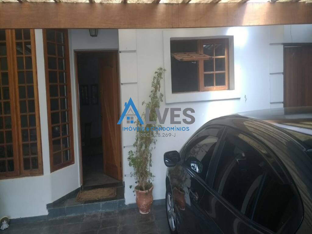 Casa à venda com 4 quartos, 200m² - Foto 42