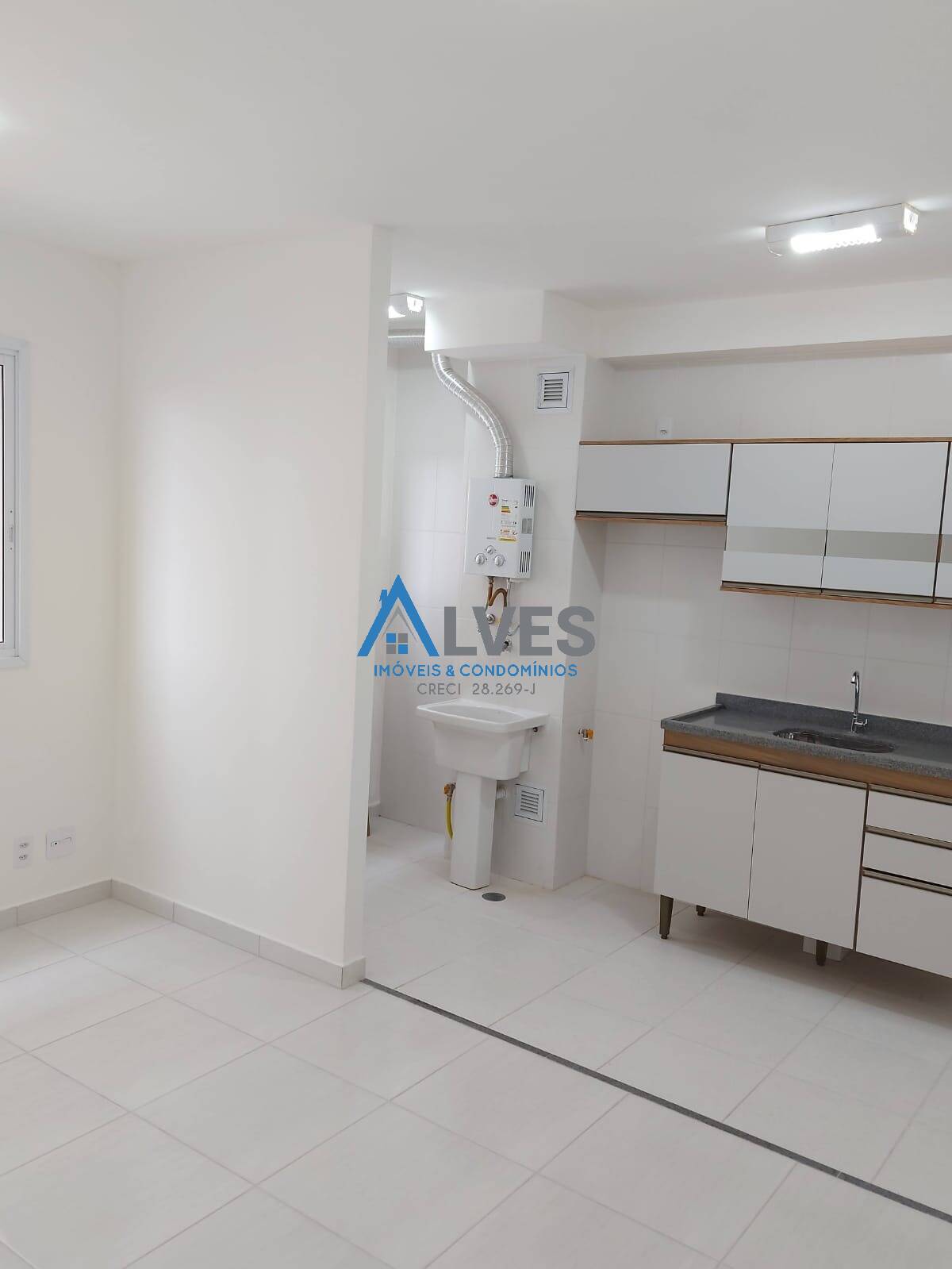 Apartamento à venda com 2 quartos, 43m² - Foto 2