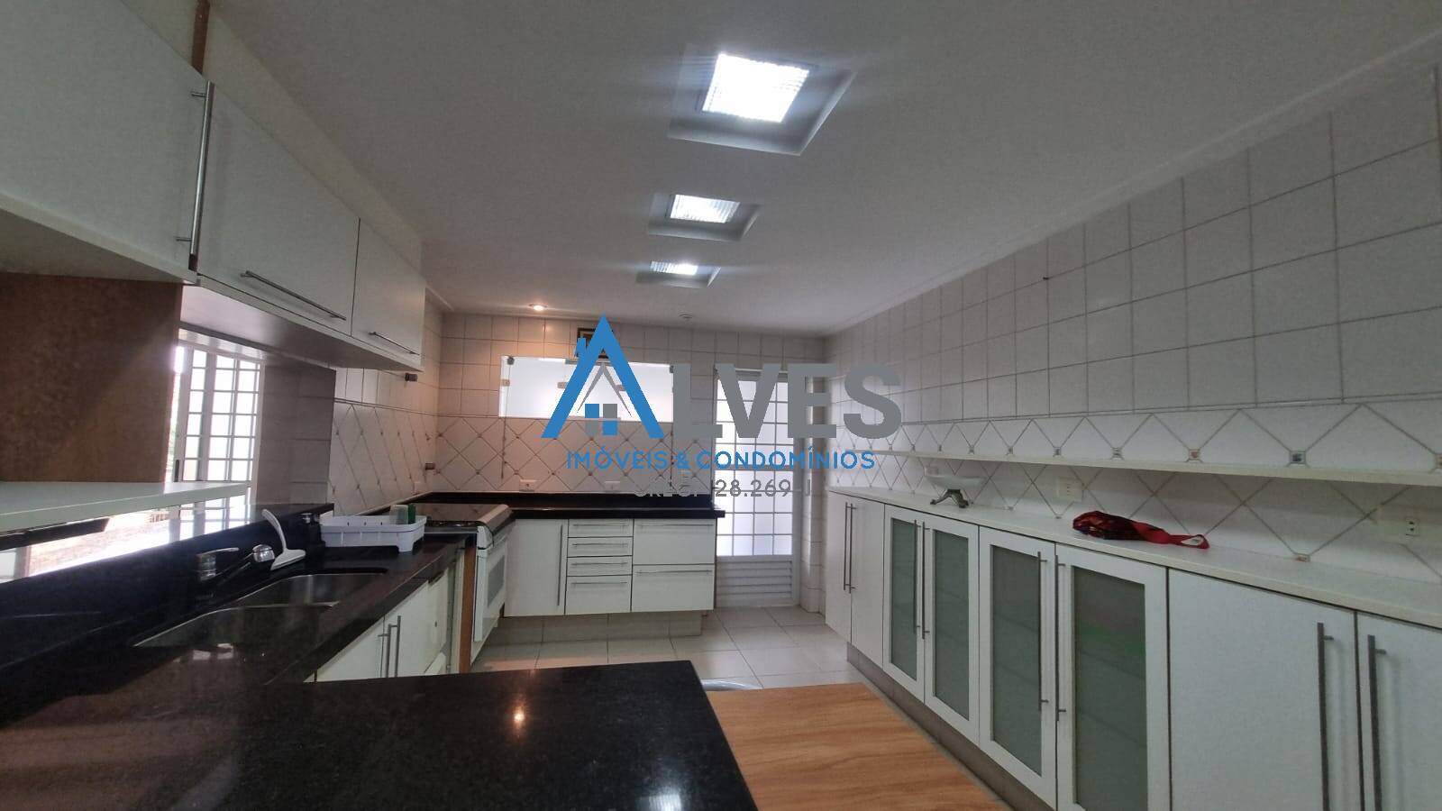 Casa para alugar com 4 quartos, 489m² - Foto 15