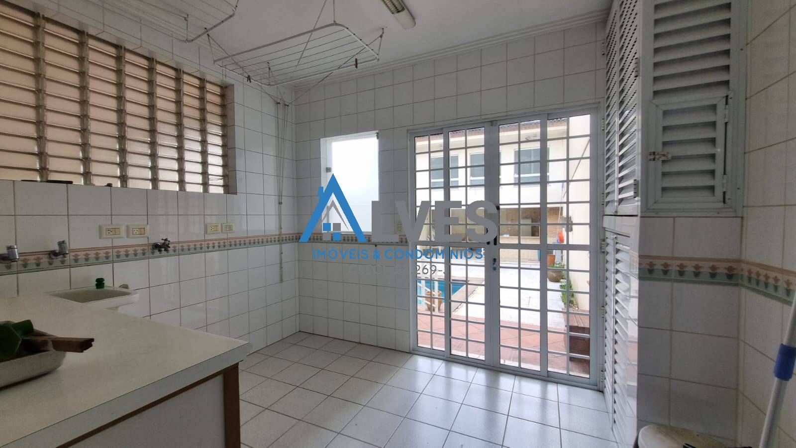 Casa para alugar com 4 quartos, 489m² - Foto 17