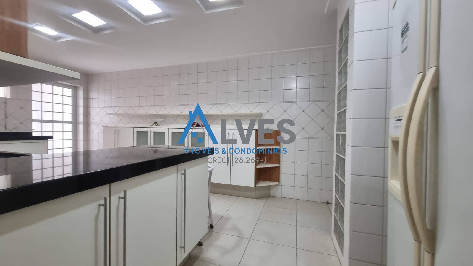 Casa para alugar com 4 quartos, 489m² - Foto 14