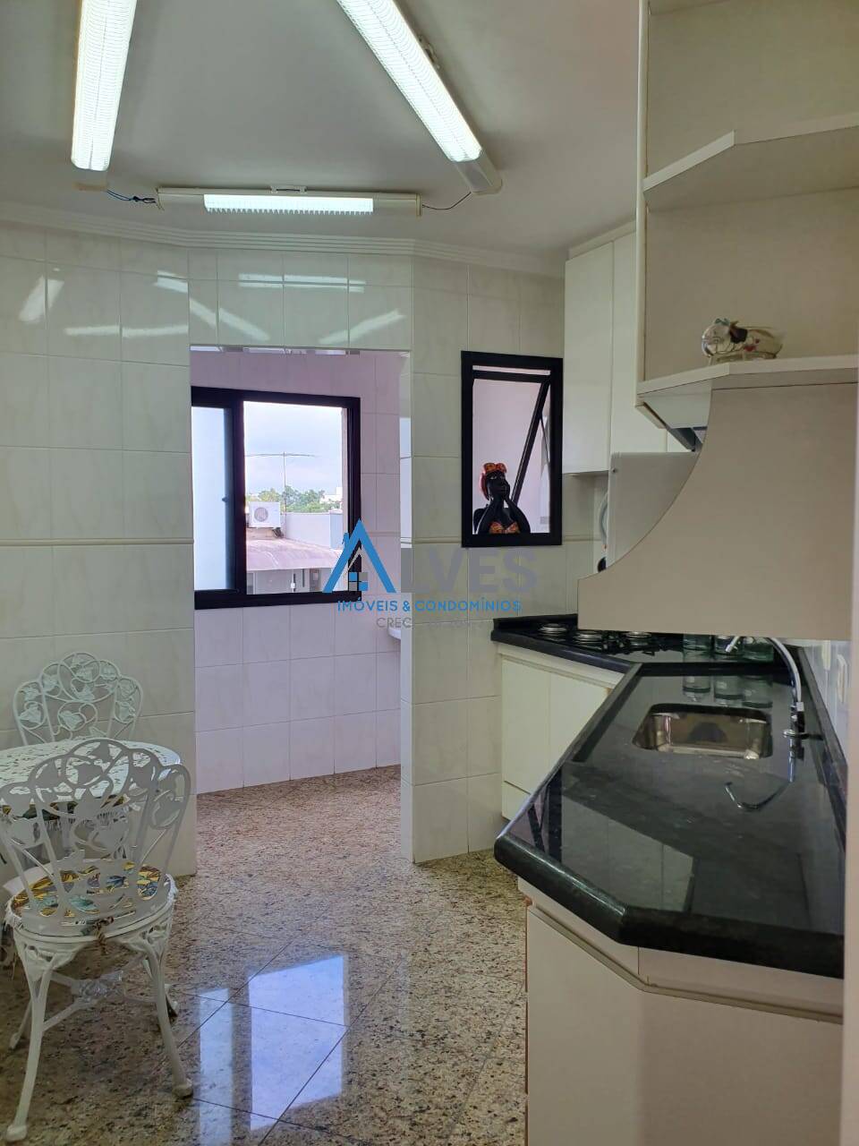 Apartamento à venda com 2 quartos, 60m² - Foto 2