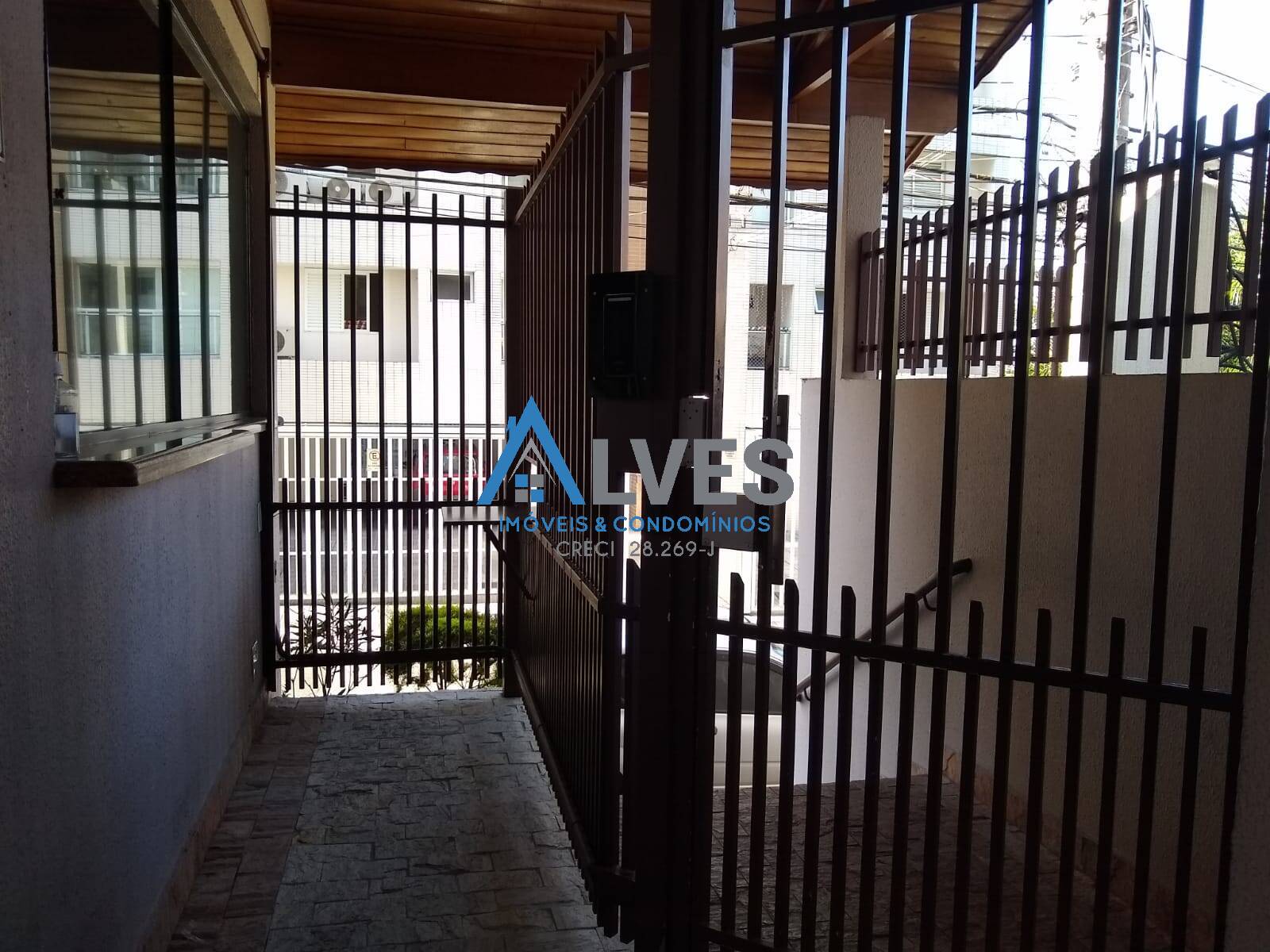 Apartamento à venda com 2 quartos, 68m² - Foto 2