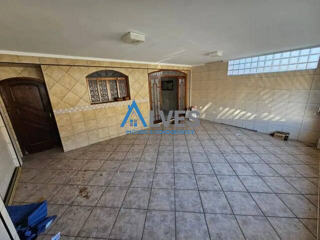 Casa à venda com 2 quartos, 250m² - Foto 2