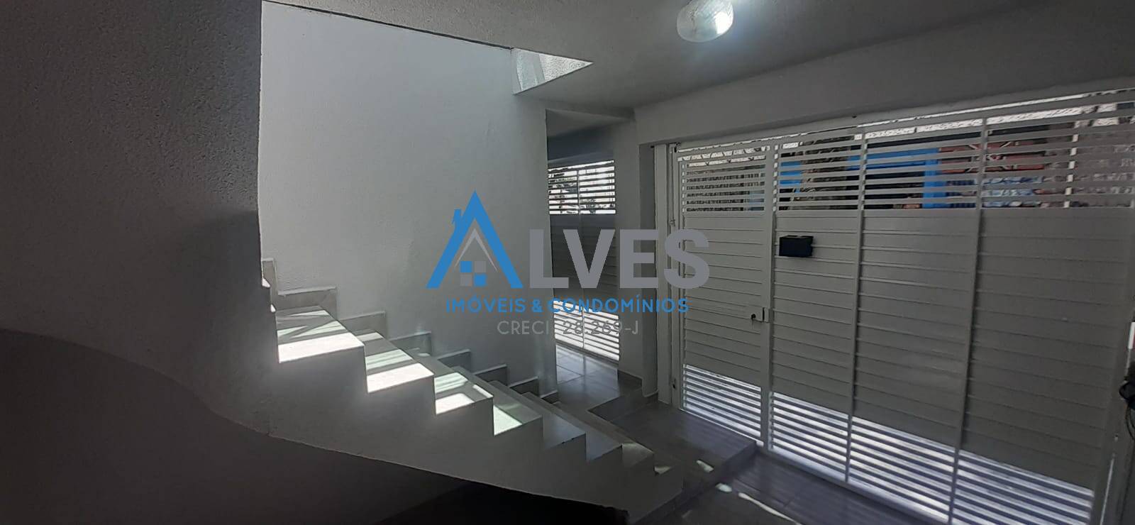 Casa à venda com 3 quartos, 250m² - Foto 1