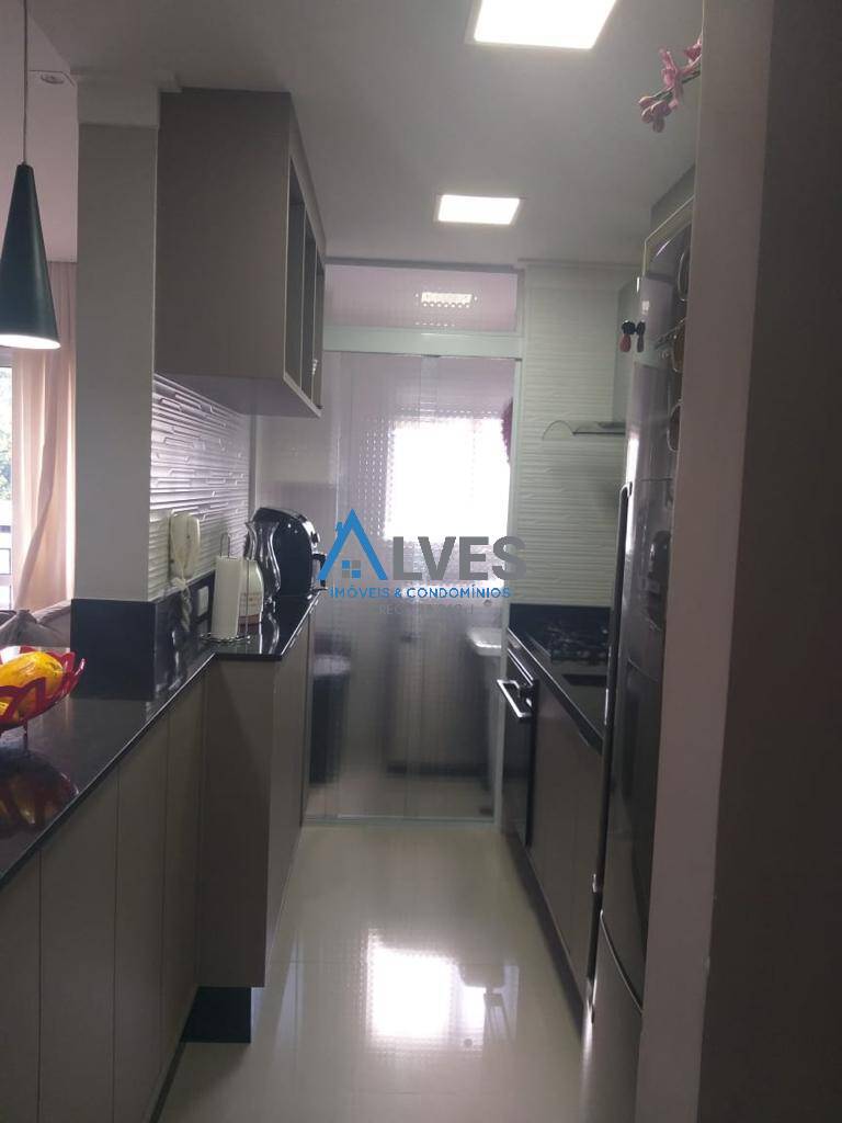 Apartamento à venda com 2 quartos, 72m² - Foto 11