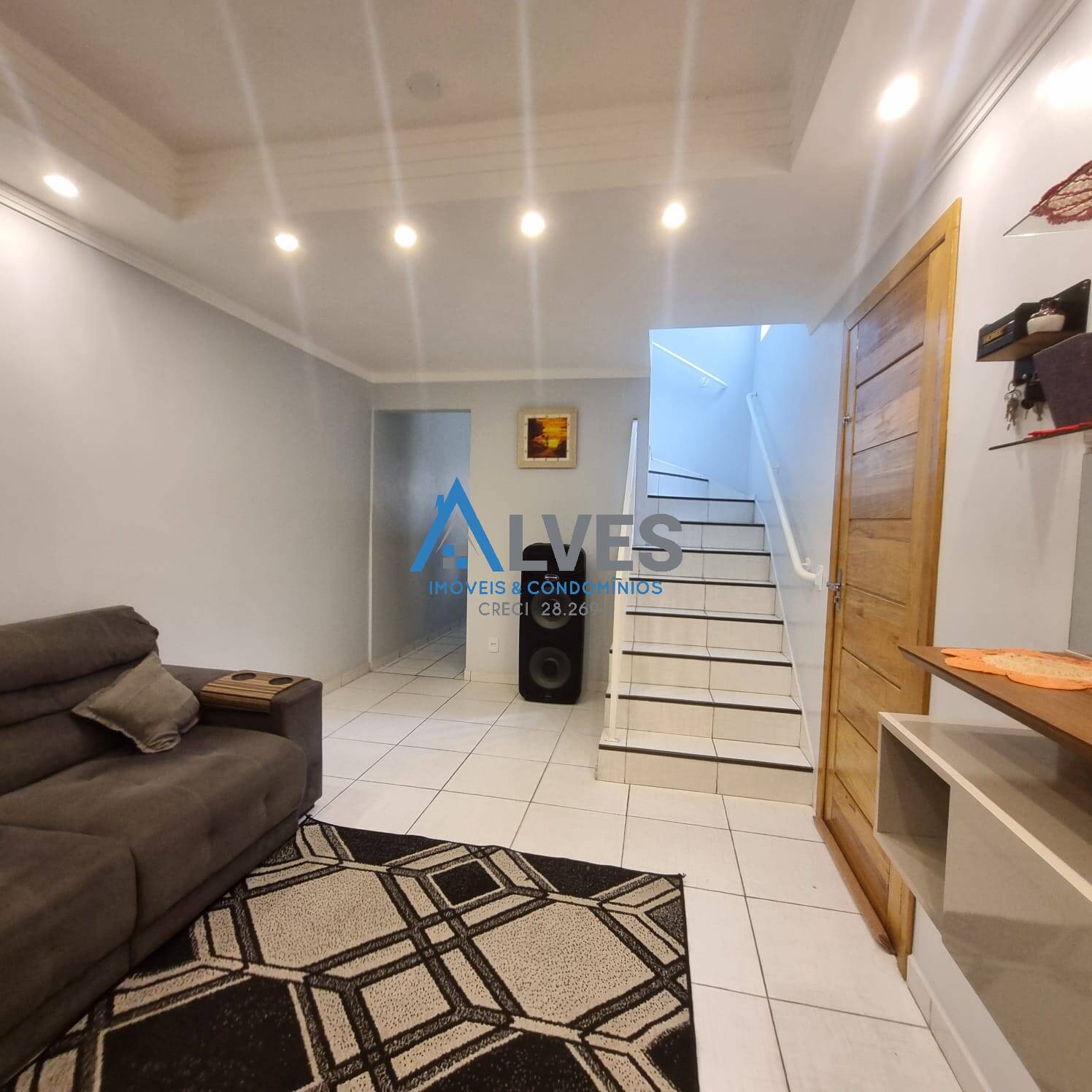 Casa à venda com 3 quartos, 130m² - Foto 2