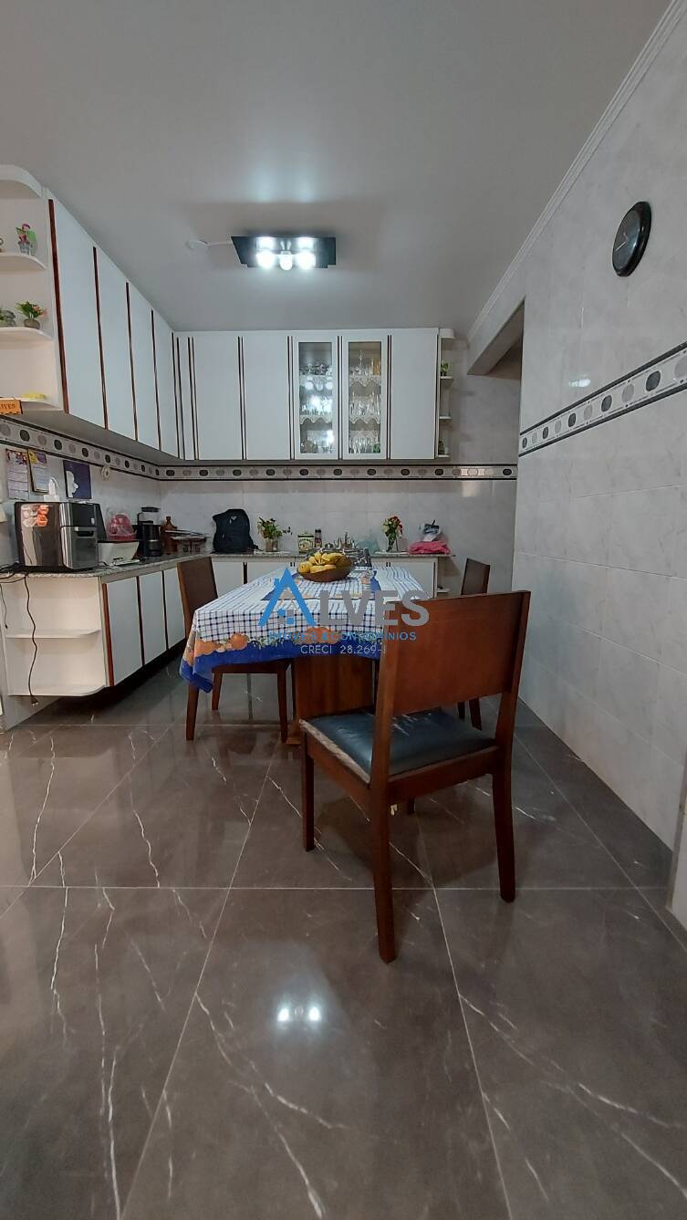 Casa à venda com 3 quartos, 300m² - Foto 6