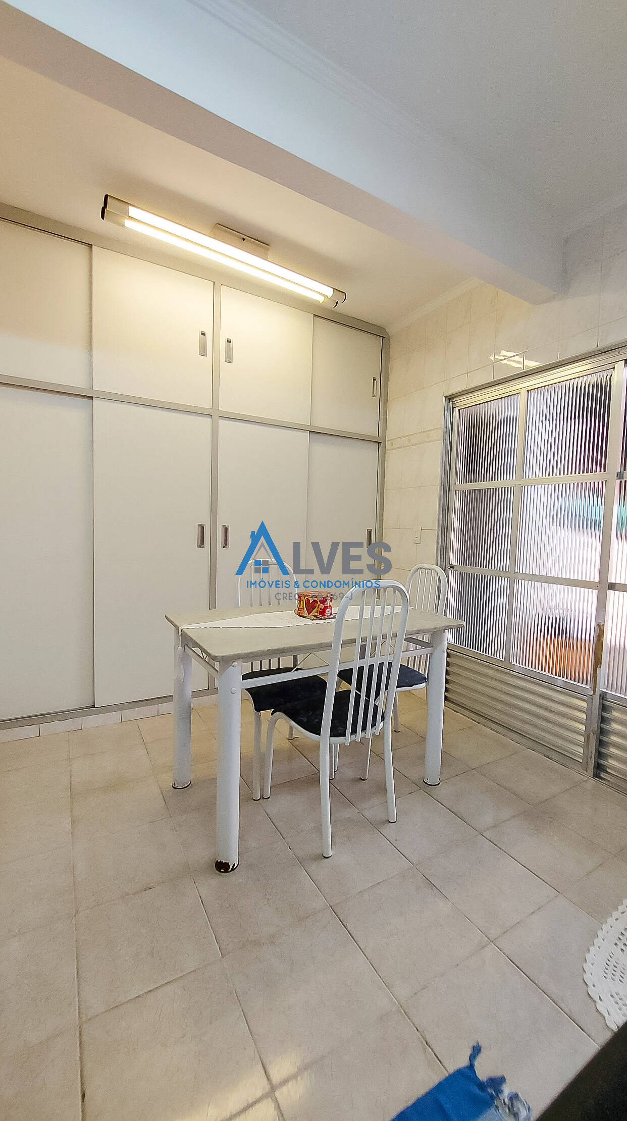 Apartamento à venda com 3 quartos, 93m² - Foto 2