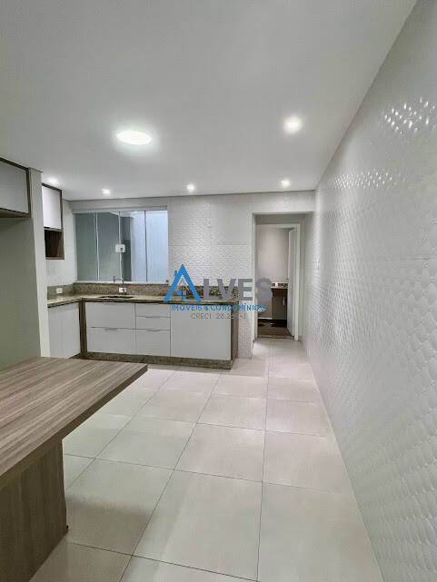 Sobrado à venda com 3 quartos, 160m² - Foto 2