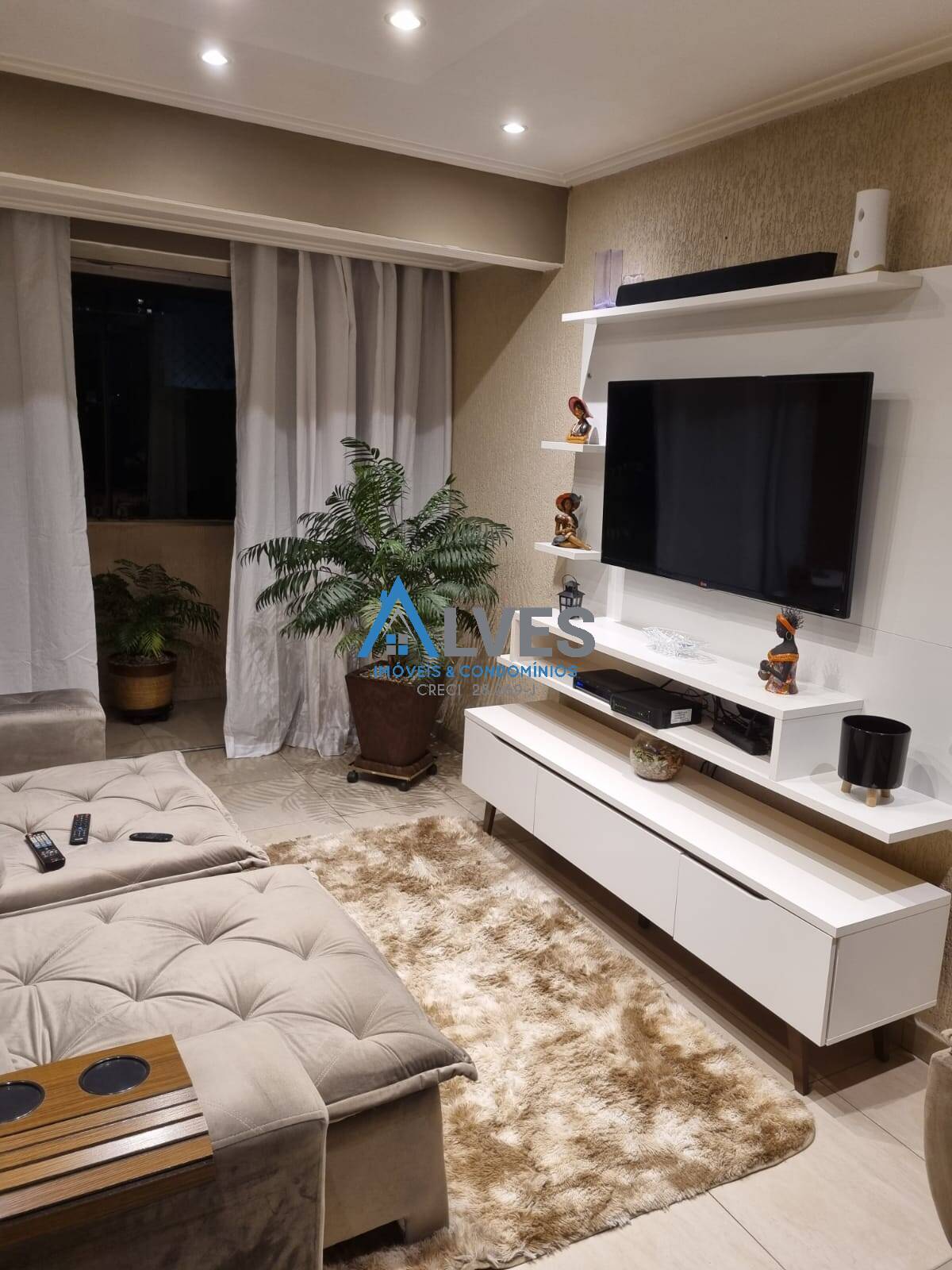 Apartamento à venda com 2 quartos, 140m² - Foto 1