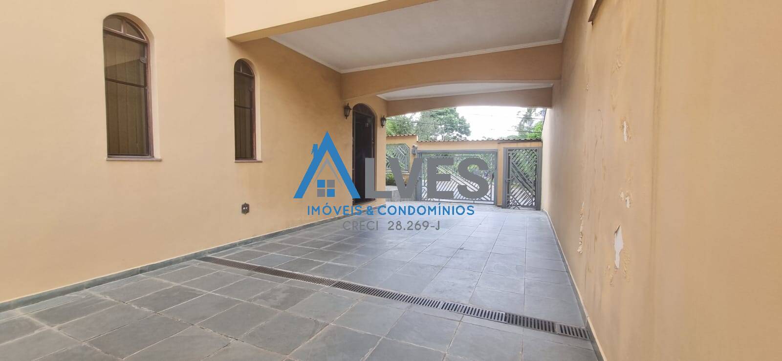 Casa à venda com 4 quartos, 300m² - Foto 3