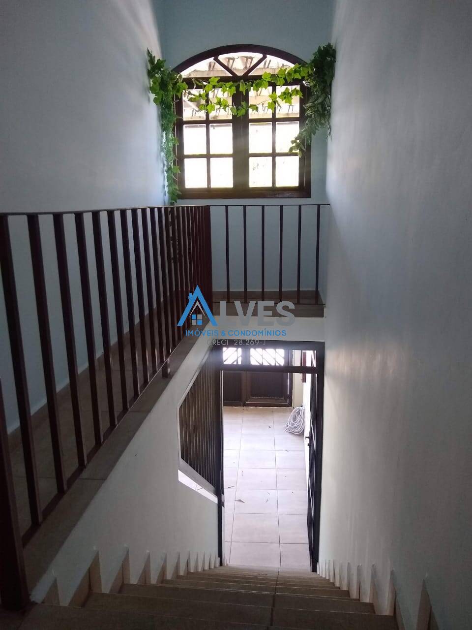 Casa à venda com 4 quartos, 230m² - Foto 1