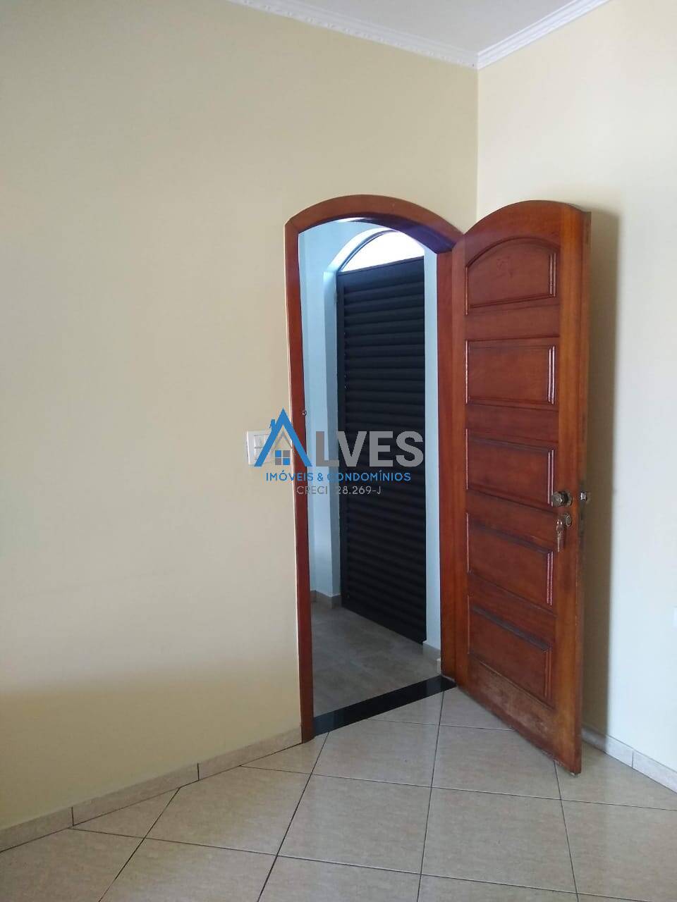 Casa à venda com 4 quartos, 230m² - Foto 3