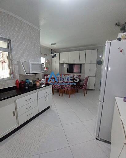 Sobrado à venda com 3 quartos, 254m² - Foto 1