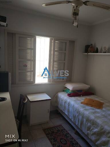 Casa à venda com 4 quartos, 200m² - Foto 28