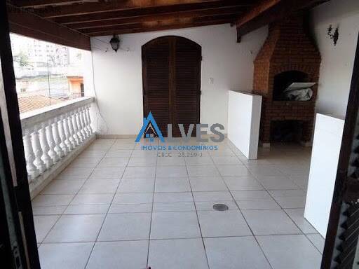 Sobrado à venda com 4 quartos, 155m² - Foto 1