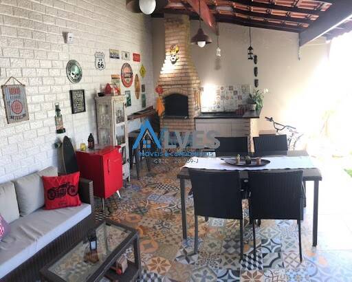 Casa à venda com 3 quartos, 220m² - Foto 1