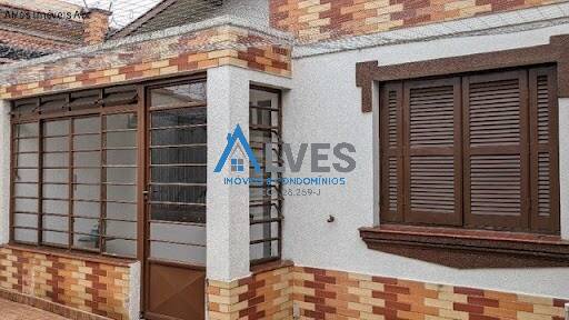 Casa à venda com 4 quartos, 204m² - Foto 1