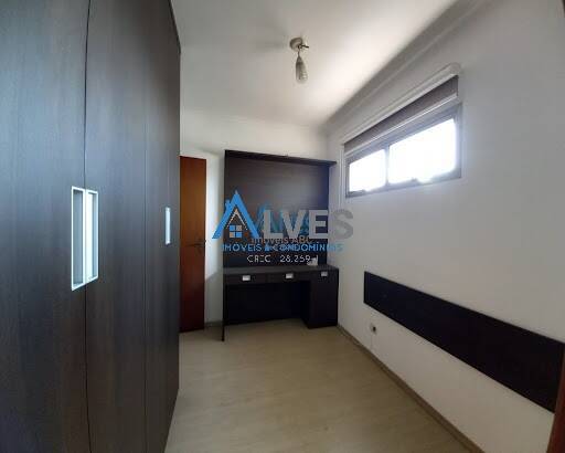 Apartamento à venda com 3 quartos, 100m² - Foto 3