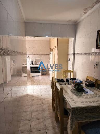 Casa à venda com 4 quartos, 300m² - Foto 18