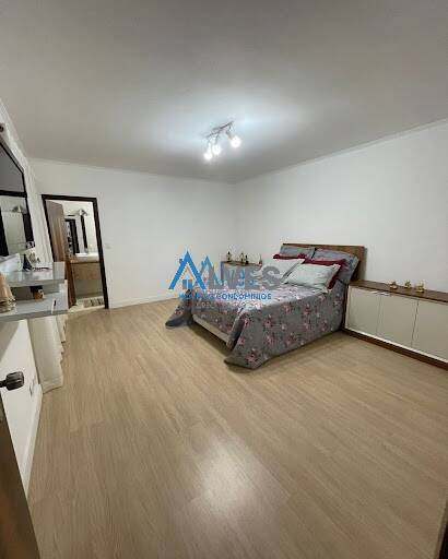 Casa à venda com 3 quartos, 180m² - Foto 4