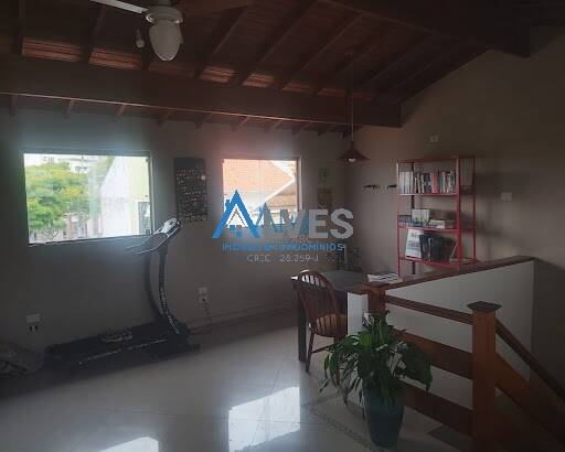 Casa à venda com 3 quartos, 242m² - Foto 5