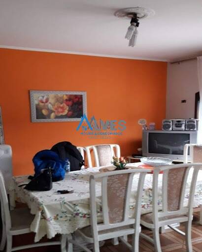 Casa à venda com 4 quartos, 250m² - Foto 2