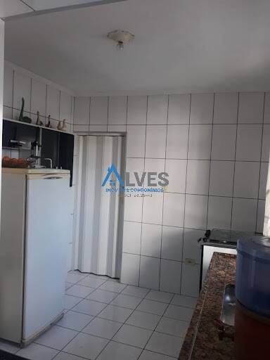 Casa à venda com 2 quartos, 250m² - Foto 2