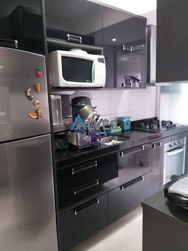 Apartamento à venda com 2 quartos, 70m² - Foto 2