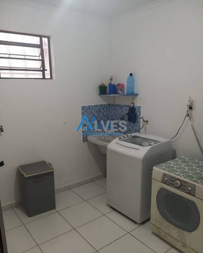 Casa à venda com 3 quartos, 220m² - Foto 16