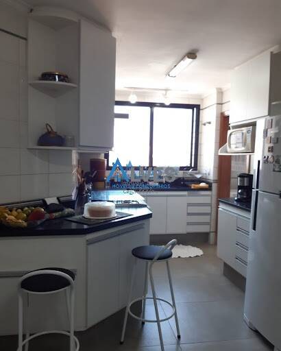 Apartamento à venda com 3 quartos, 135m² - Foto 1