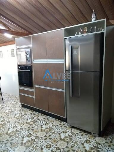 Apartamento à venda com 3 quartos, 140m² - Foto 2