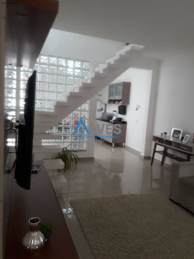 Casa à venda com 3 quartos, 220m² - Foto 8